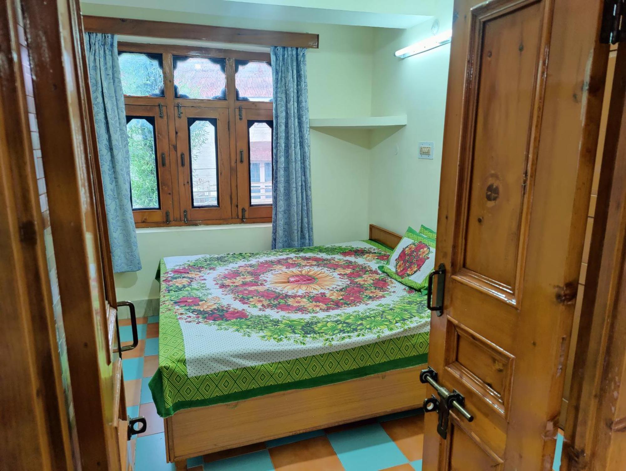 Silk Route Home Stay Kalpa Værelse billede